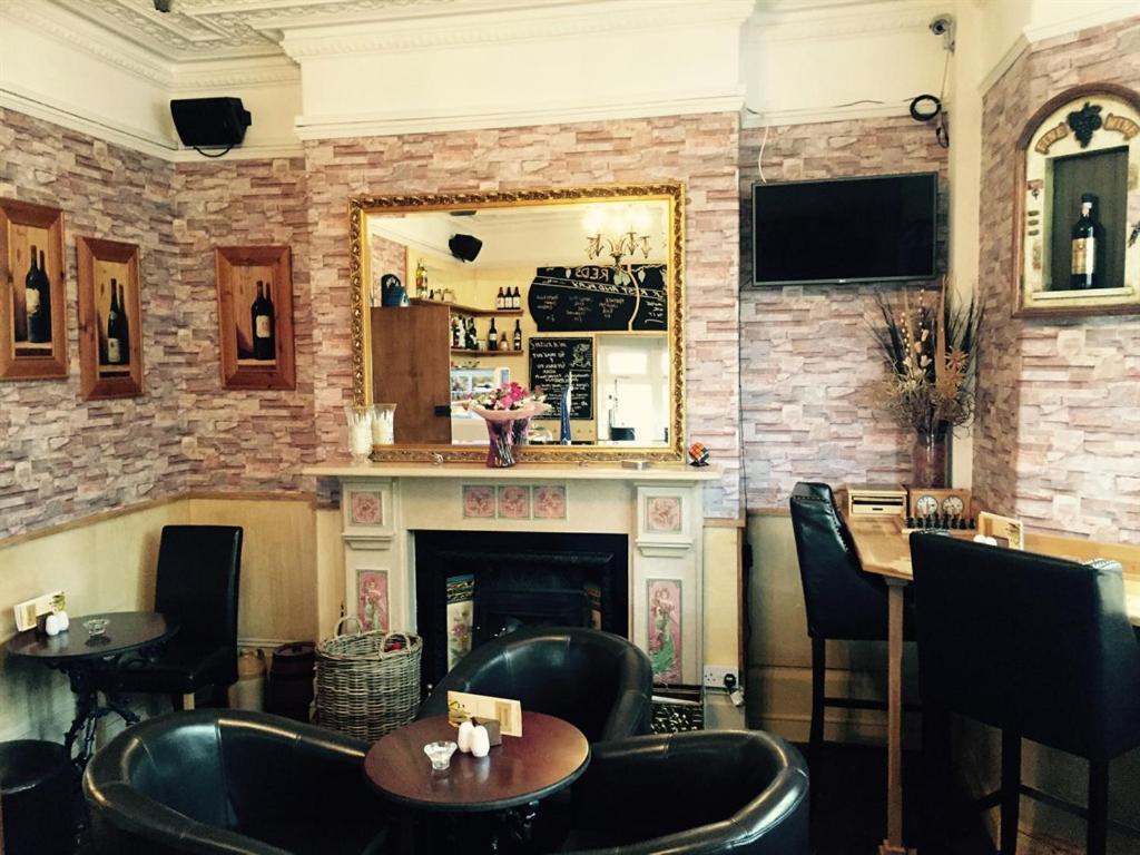 Aberthaw House 3*
